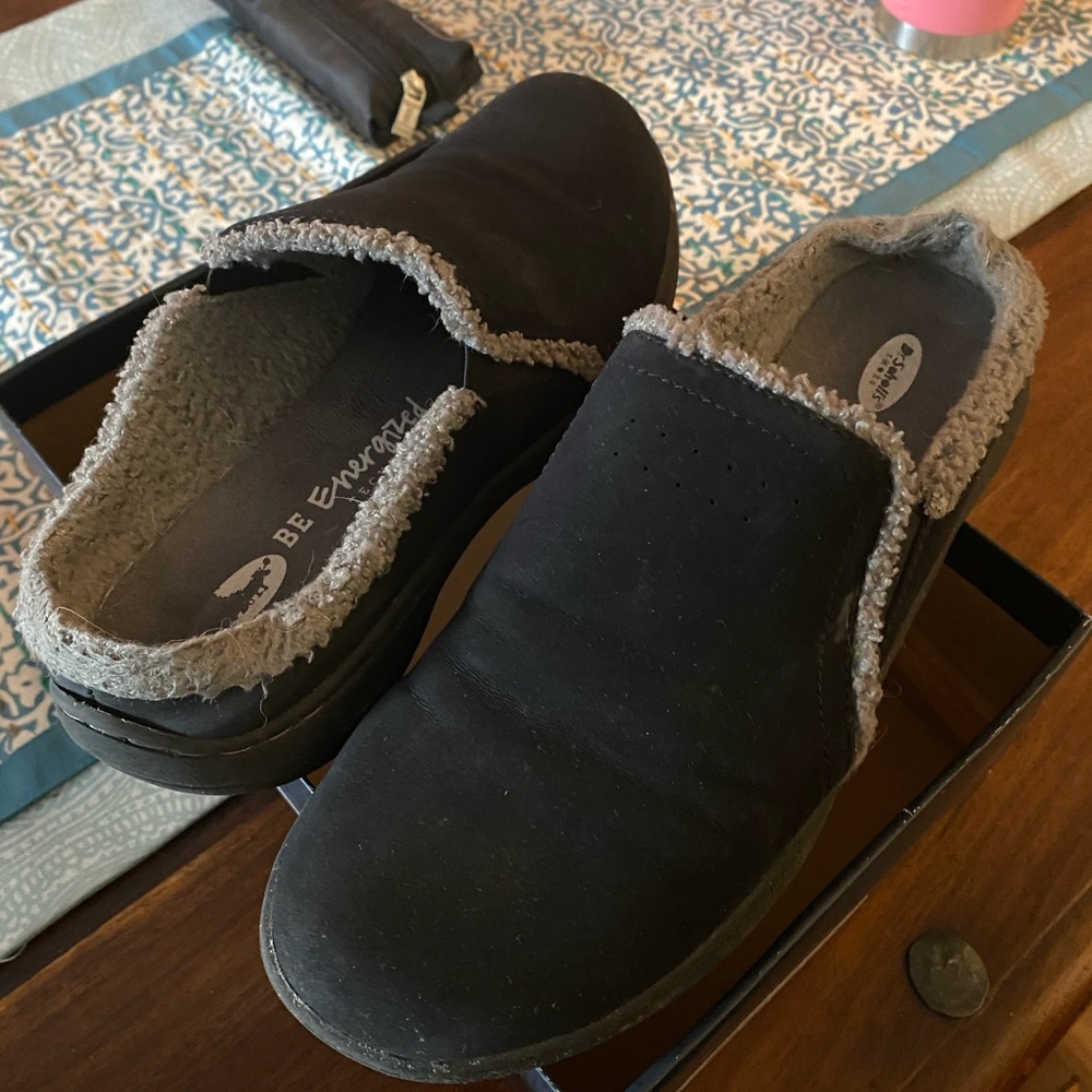 dr scholls Slippers. Outdoor quality mule. Durable.Worn mainly inside